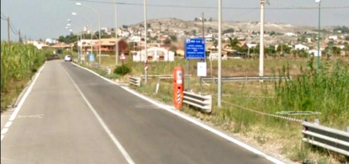 La strada Gela - Manfria in parte ancora al buio - 