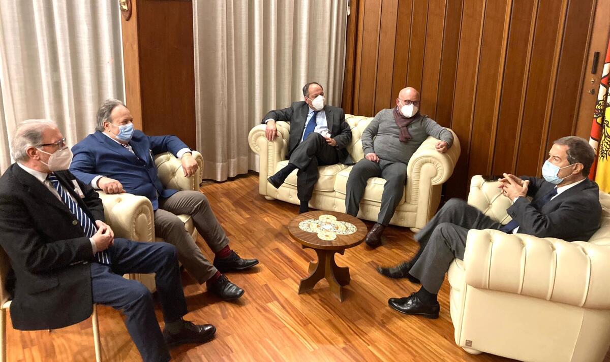 Nozze politiche tra Federico e Musumeci - 