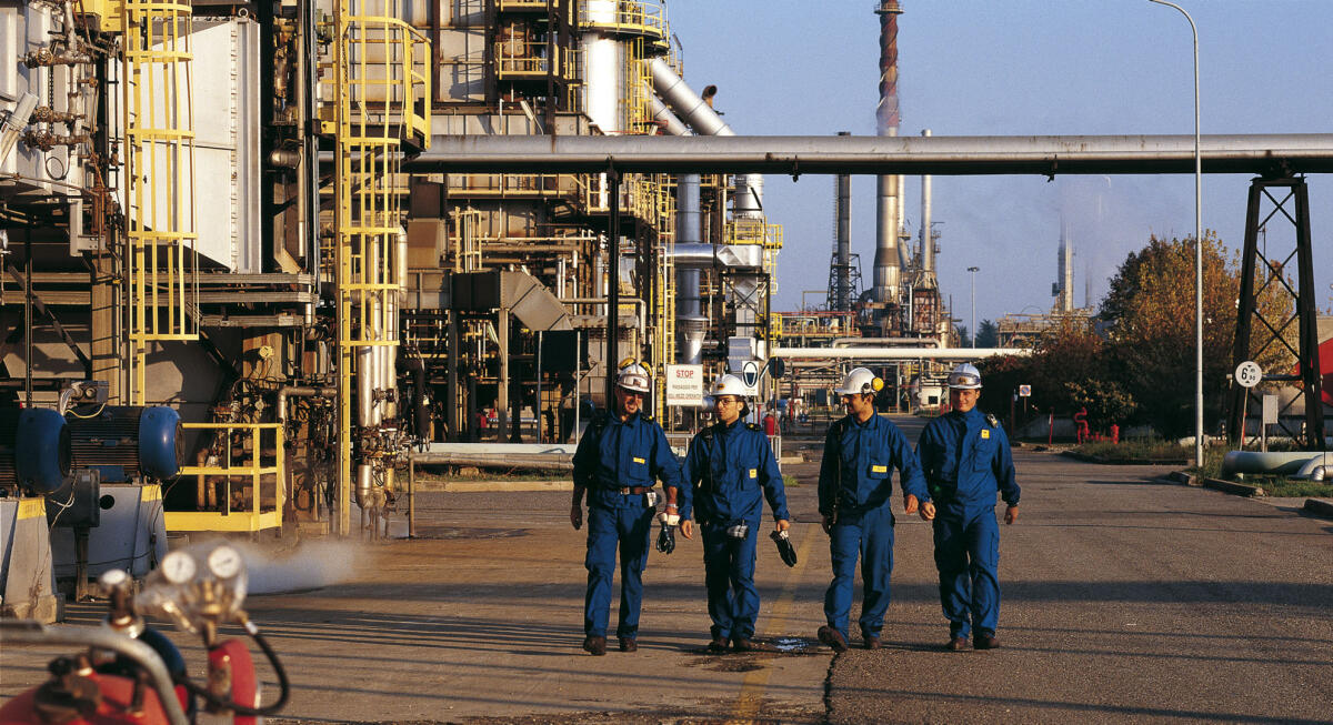 Vigilanza Eni cambia l'appalto, salvi i posti di lavoro - Raffineria di Sannazzaro
