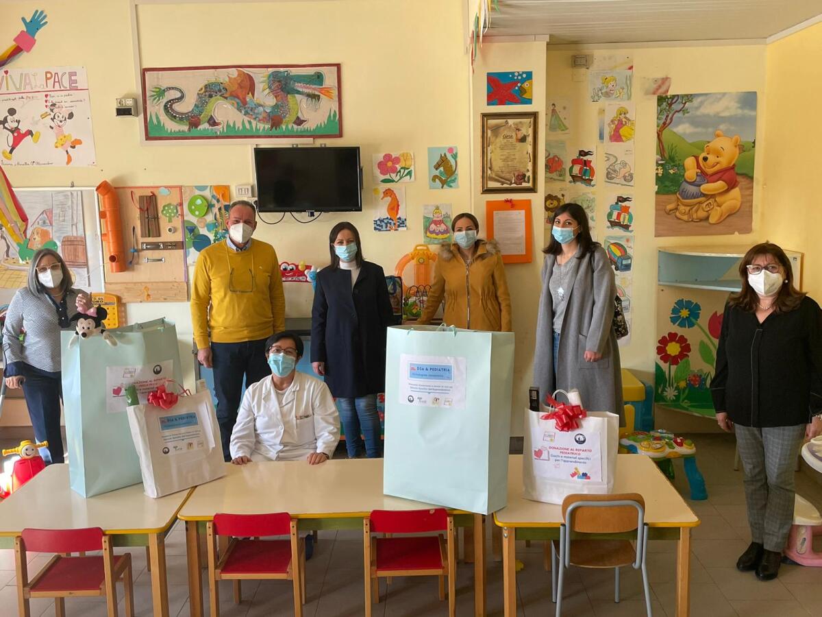 Pediatria: i doni del Balù e di Studenti sorridenti per bimbi del reparto -