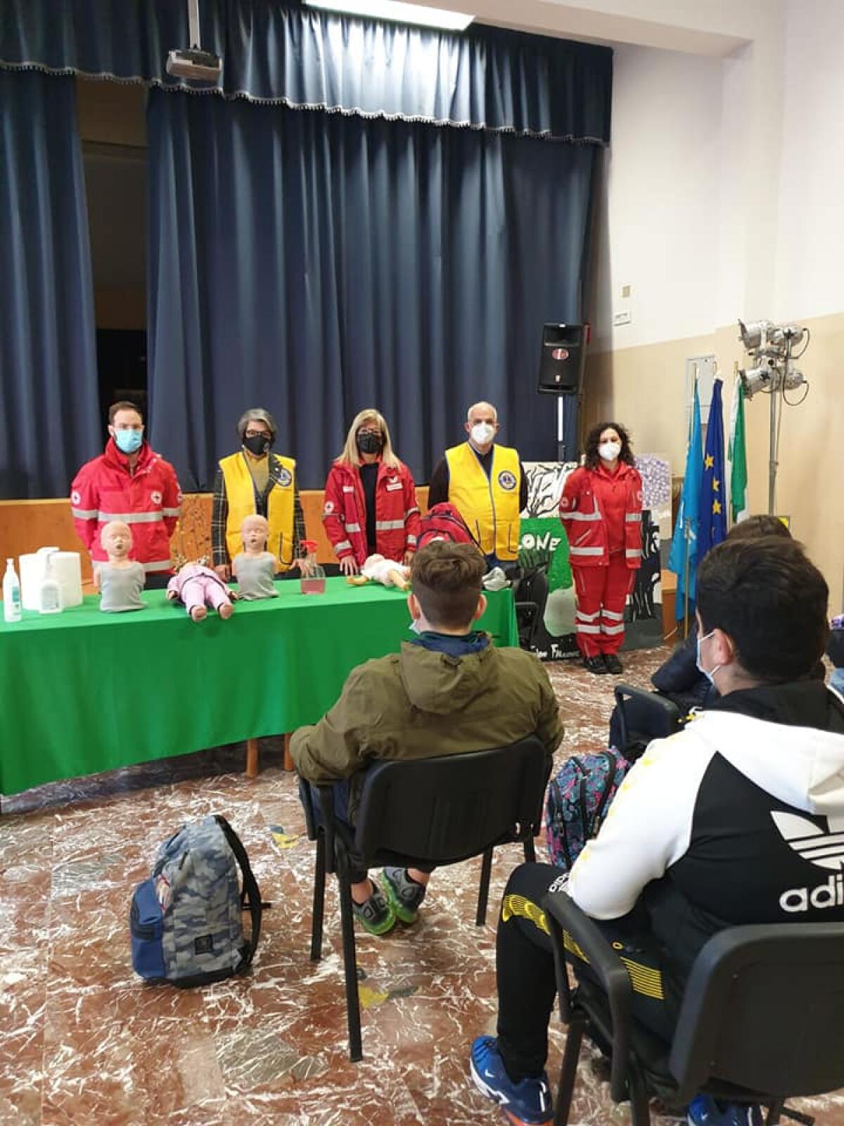 Rianimazione di base: progetto di Lions Ambiente territorio cultura e Croce rossa alla “Romagnoli” -