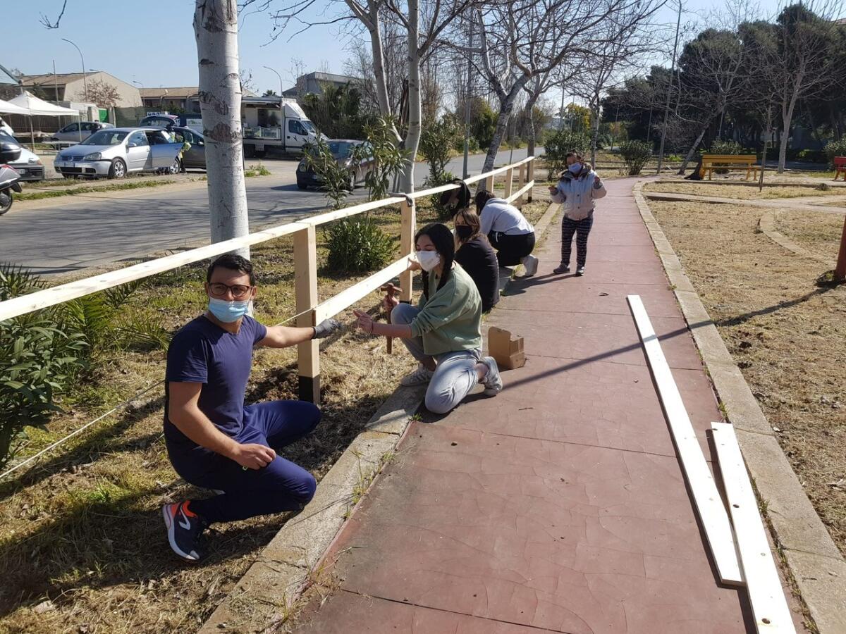 Parco Iqbal Masih, gli scout del “Rampulla” realizzano la staccionata -