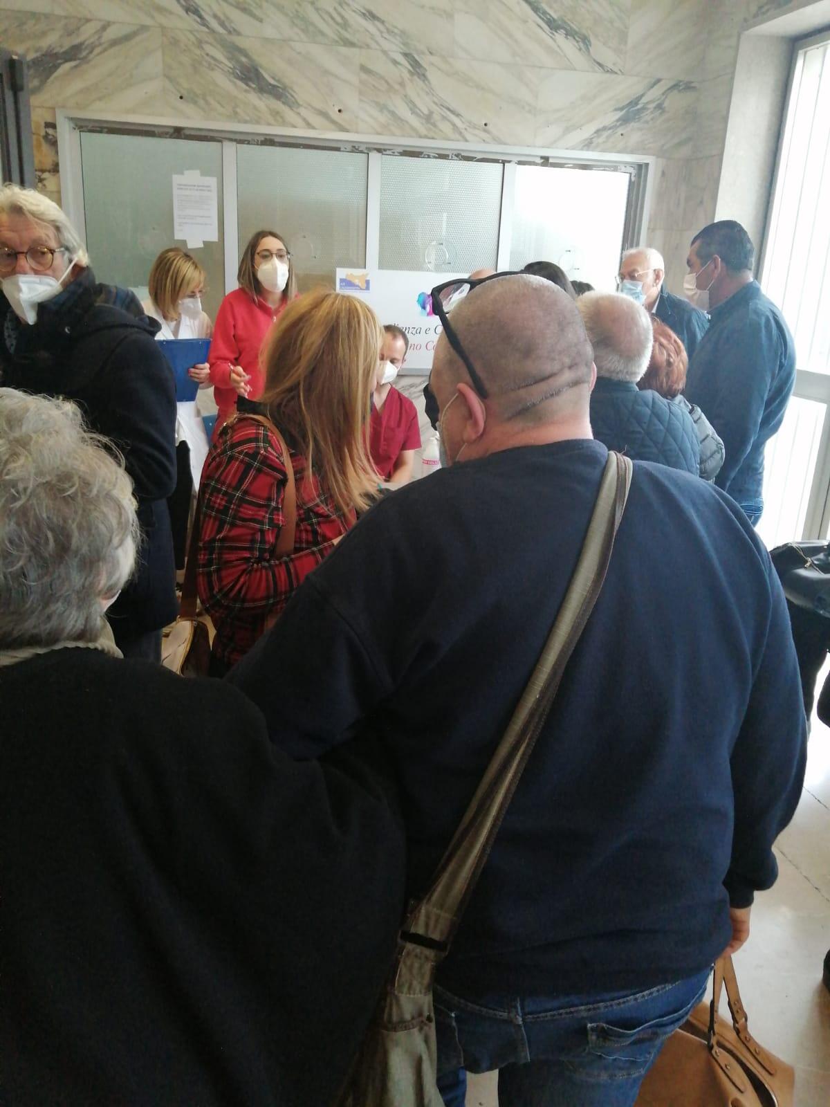 ..e mentre si predica il no agli assembramenti, ecco cosa succede in ospedale - 