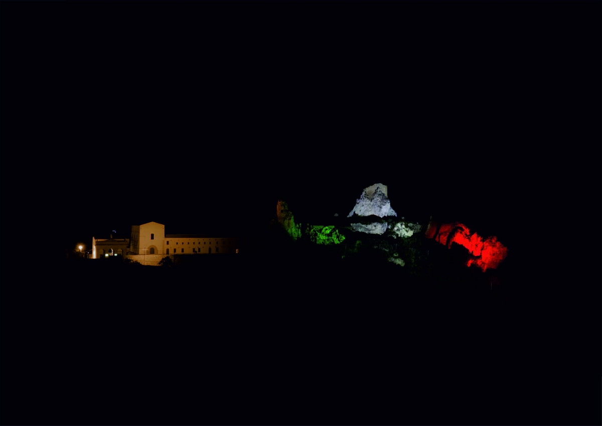 Il Castello di Pietrarossa di Caltanissetta illuminato con le luci del tricolore - 