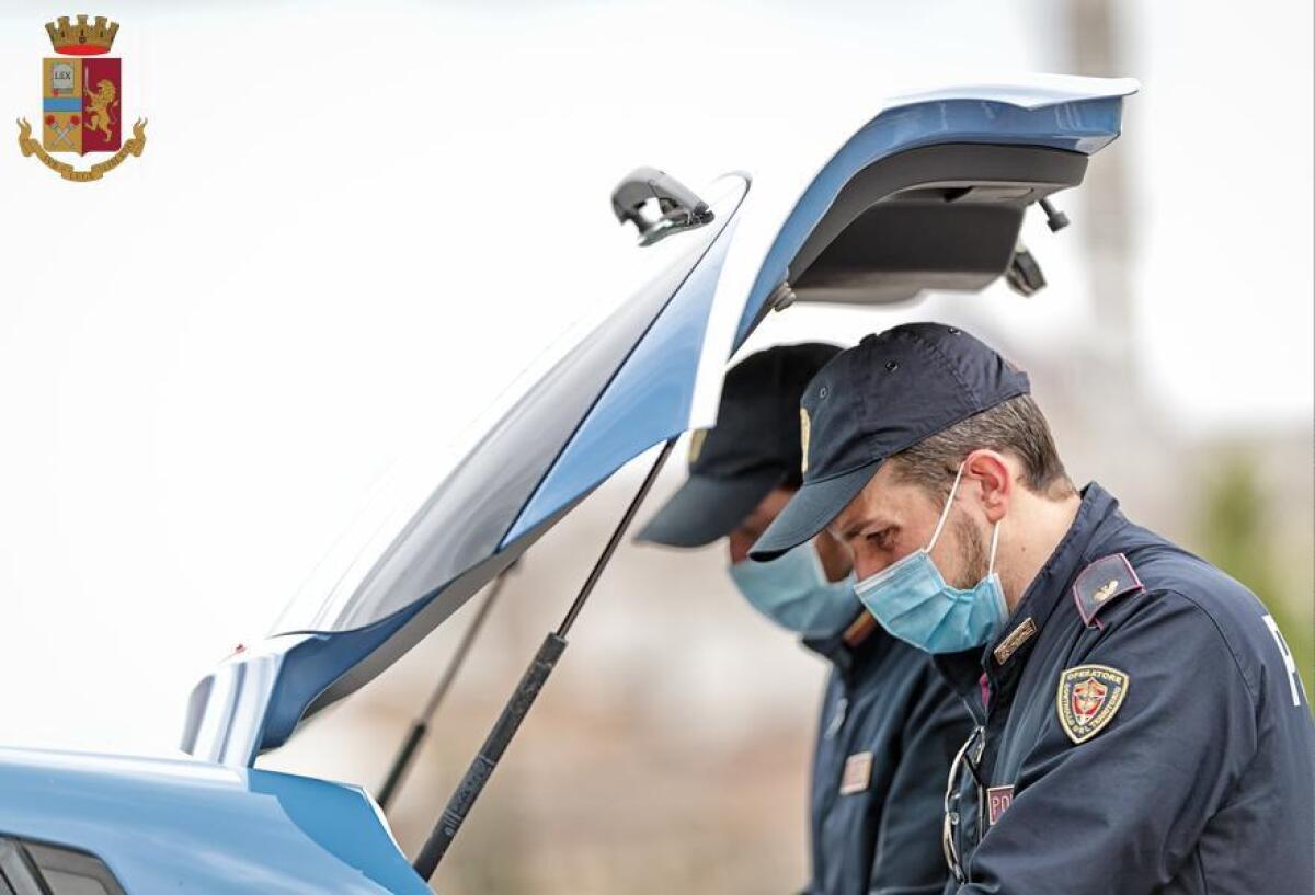 Zona rossa a Niscemi, controlli anti Covid della Polizia -