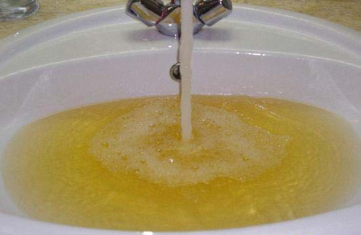 Acqua inquinata in via Europa - 