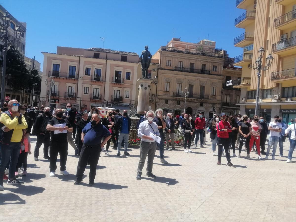 Flash mob per rivendicare il lavoro - 