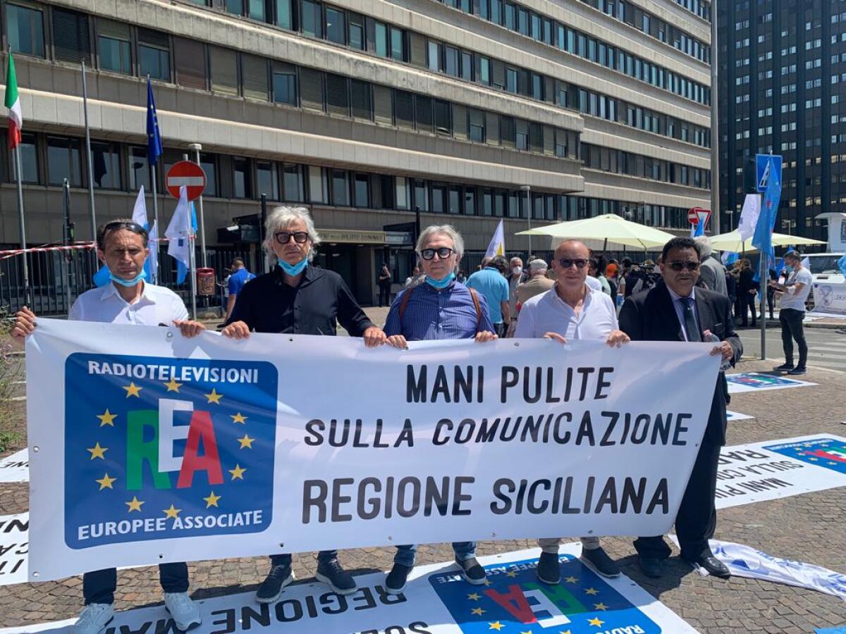 La delegazione gelese della Rea alla manifestazione di Roma per salvare le radio e tv private - 