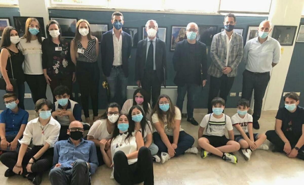 Una mostra allo Youth center, si conclude il laboratorio di fotografia sociale ideato da Studenti sorridenti - 