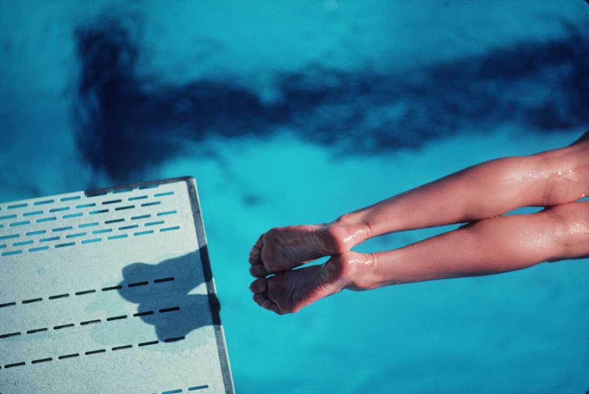 Gela, si tuffa in piscina e muore - 