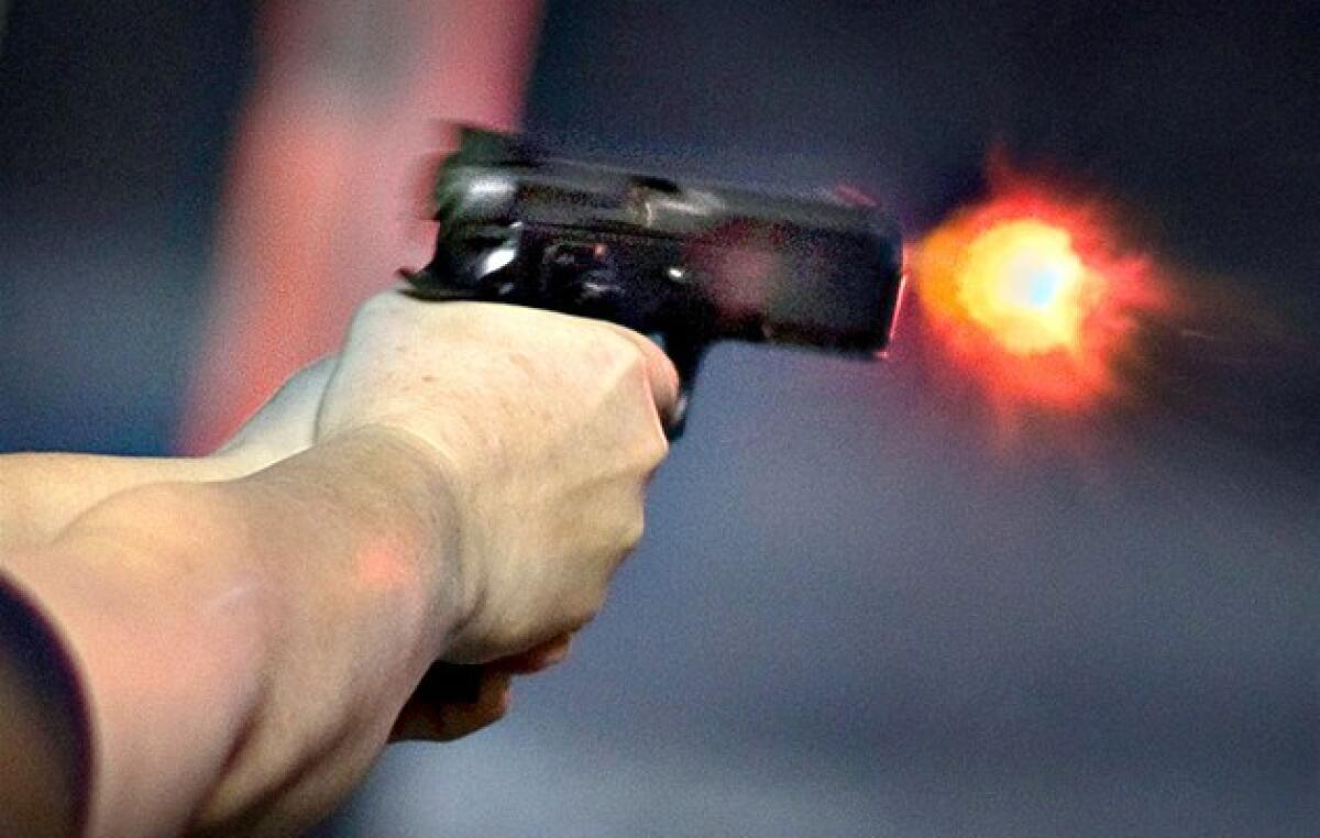 Spari a Falconara. Uomo in gravi condizioni -