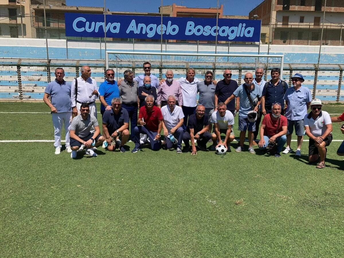 Ritrovarsi dopo tanti anni, la "reunion" dell'intramontabile Terranova - 