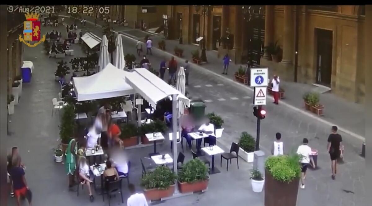 Colpisce alla testa un giovane gambiano con una bottiglia di vetro: denunciato. Le immagini - 