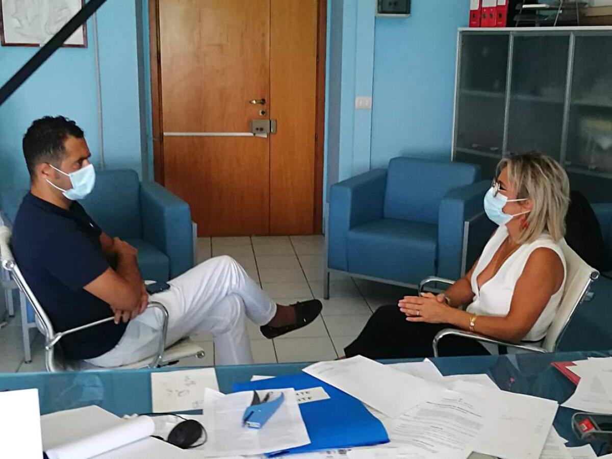 L'on Damante spiega al vicesindaco cosa fare per  non perdere i finanziamenti del Covid - 
