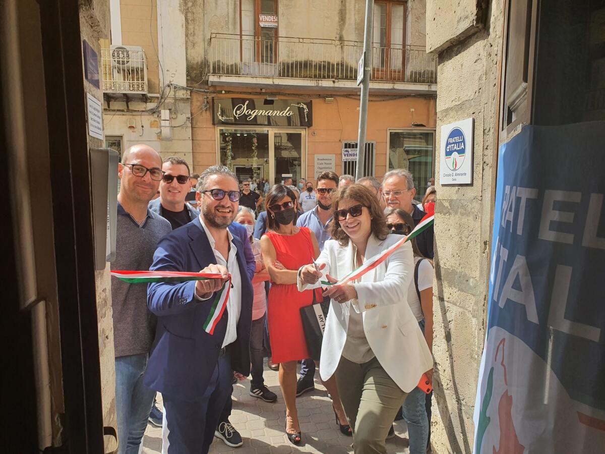L'on.Carolina Varchi taglia il nastro alla sede gelese di Fratelli d' Italia - 