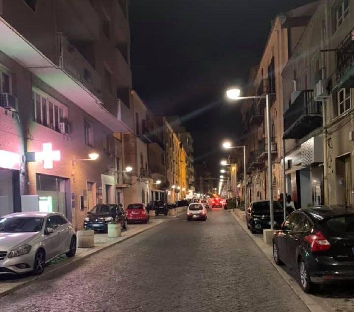 I parcheggi selvaggi e l'amministrazione che sta a guardare - 