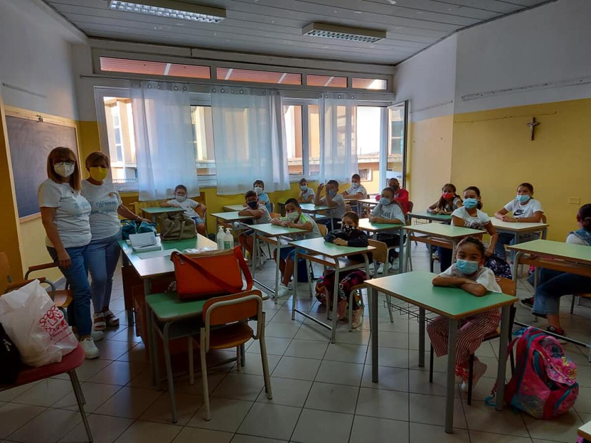 Sorrisi e felicità oltre le mascherine, riparte la scuola - 