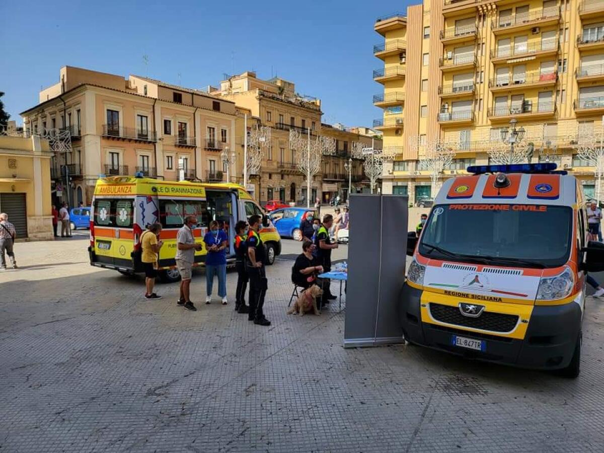 Vaccini in Piazza Umberto I - 