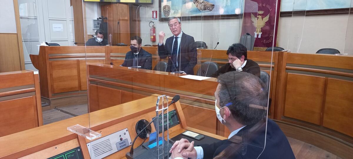 Greco convoca la maggioranza a pezzi ma prima azzera la Giunta - 