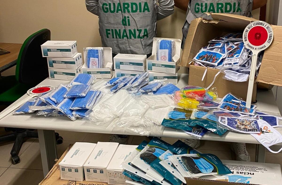 Merce contraffatta, sequestri a Caltanissetta e a Gela -