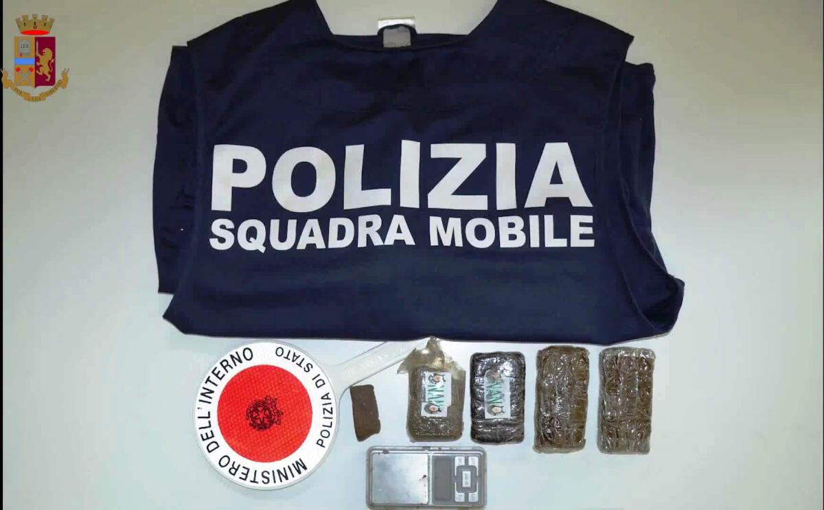 Vendeva droga ad un giovane: arrestato - 