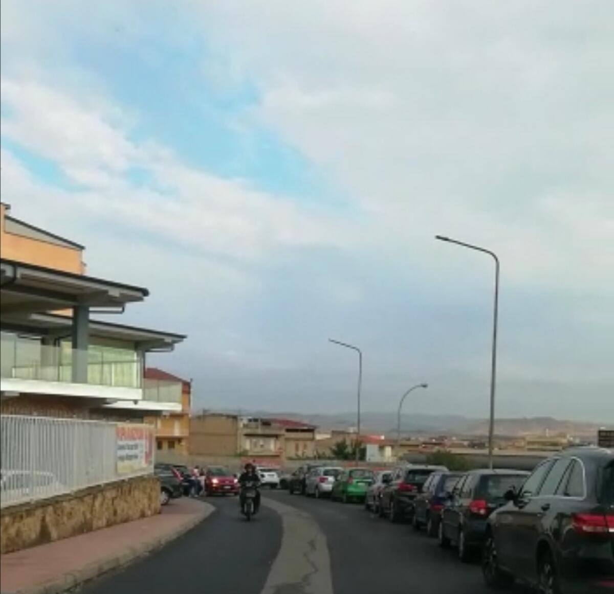 A scuola protetti e appena fuori esposti al pericolo-traffico - video - 
