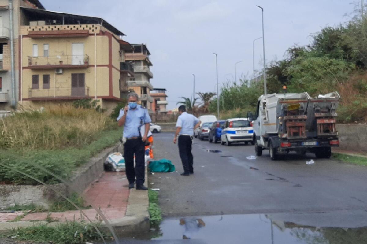 C'è chi pulisce e chi sporca - 