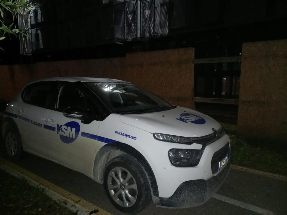 Recinzione divelta nel cantiere Macchitella Lab - 