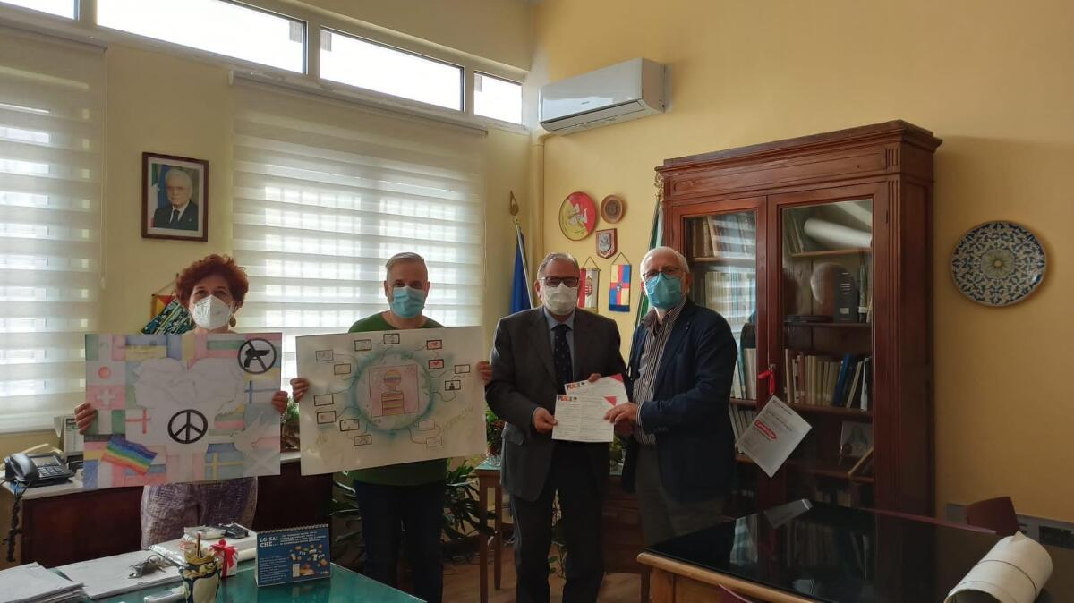 “Un poster per la pace”, il Lions host consegna i kit alle scuole - 