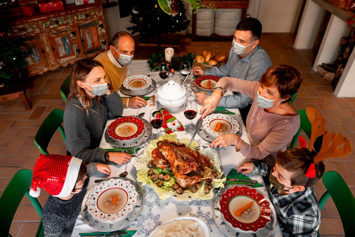 Natale in mascherina fino a fine anno - 