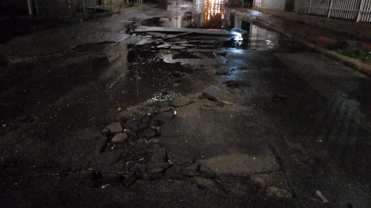 Un fiume di acqua e melma tra via Paci e via Venezia - 