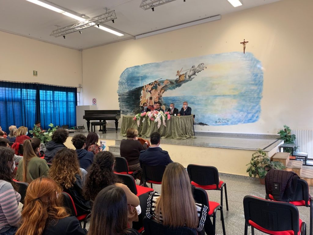 Un momento dell'incontro di questa mattina al Liceo classico