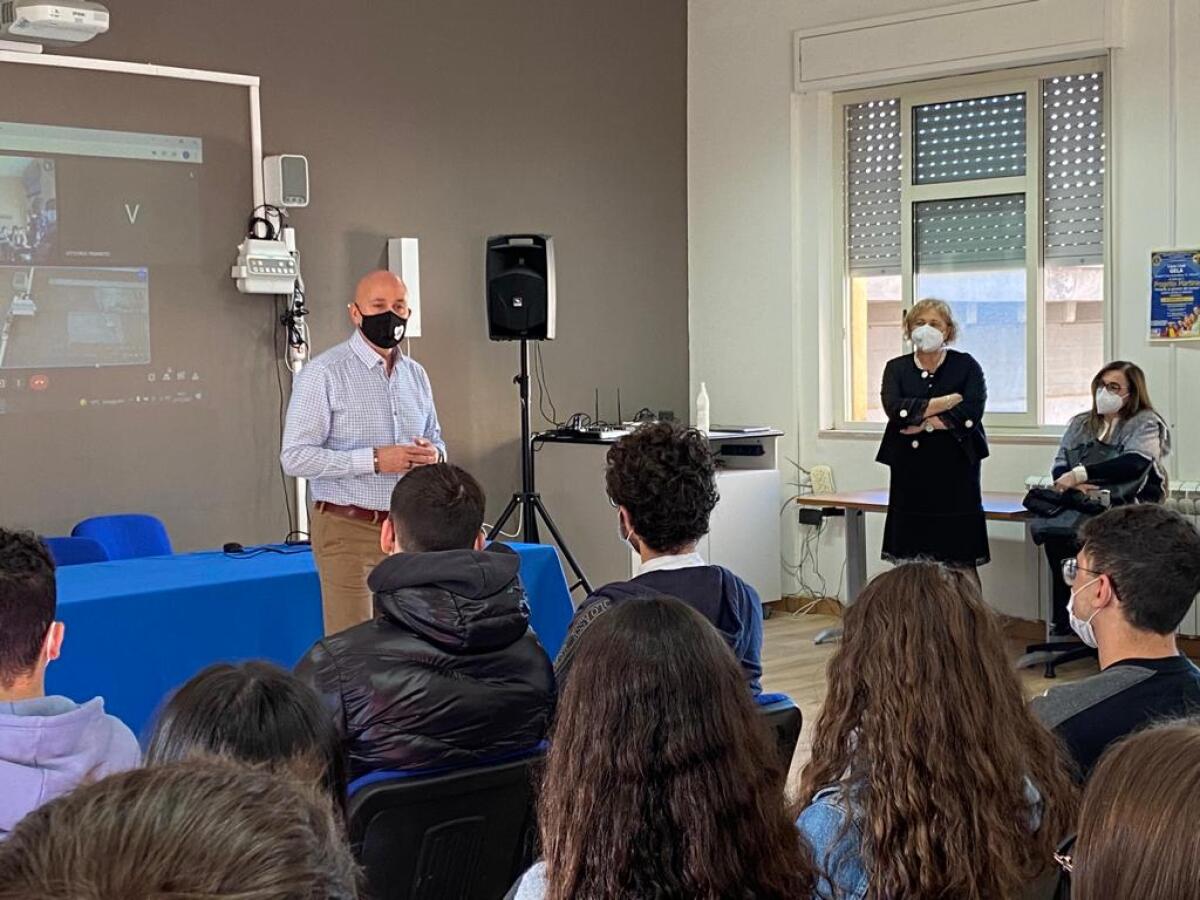 Liceo “Vittorini”, incontro con il console Scollo - 