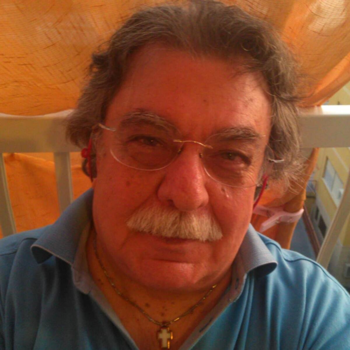 Ha contribuito nella catalogazione della Biblioteca: arrivederci a Vincenzo Tranchina - 