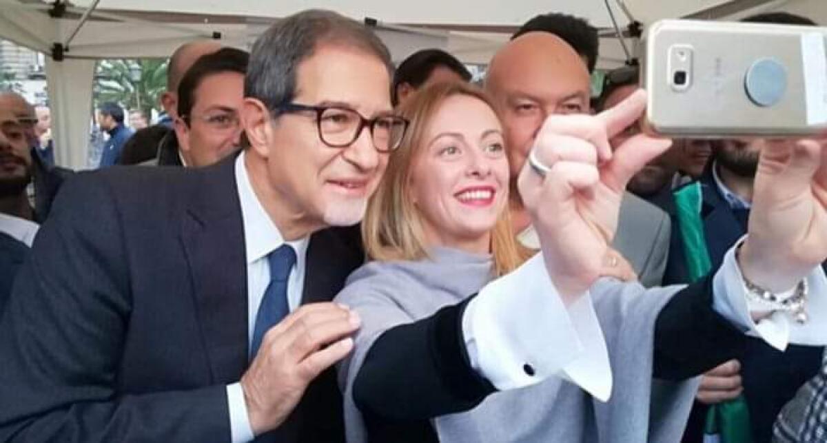 Selfie romano per Nello e Giorgia sempre più vicini -