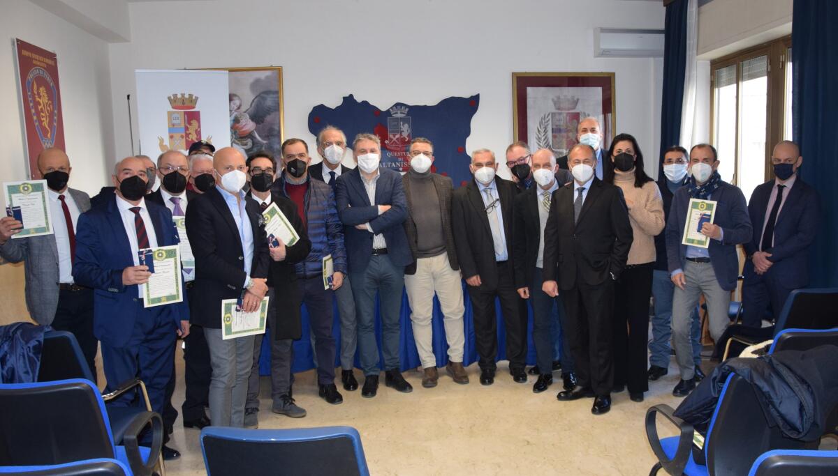 Il Questore consegna le medaglie ai pensionati - 