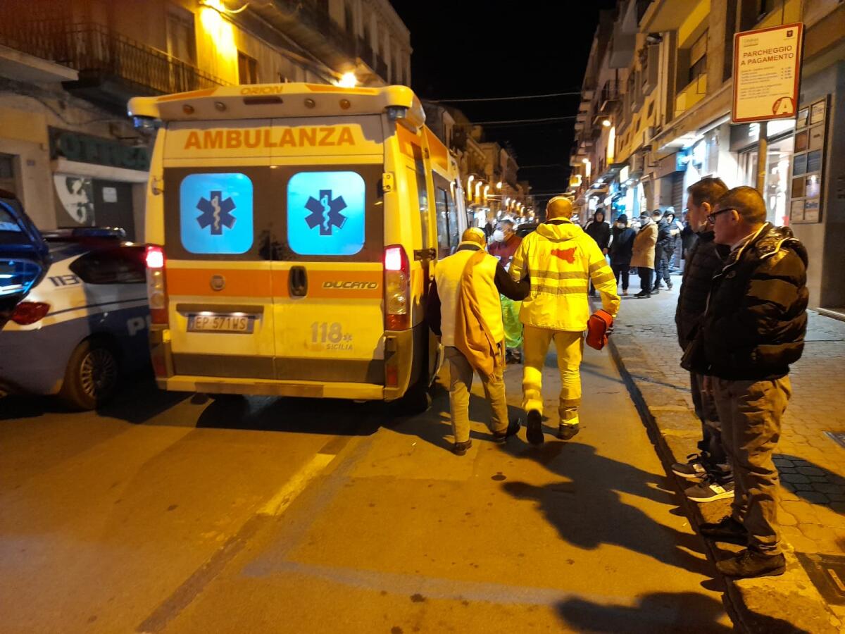 Rapina con aggressione in una tabaccheria del centro - 