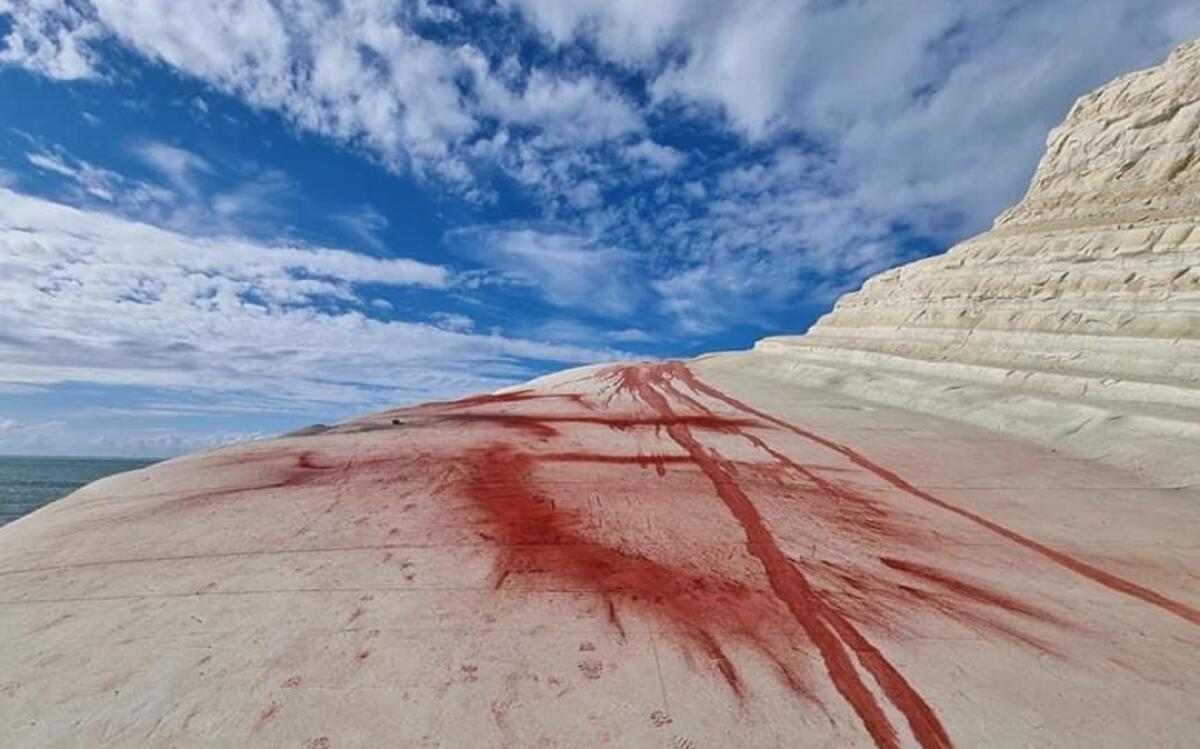 Cuffaro sulla Scala dei turchi: perversione maniacale e ignoranza criminale - 