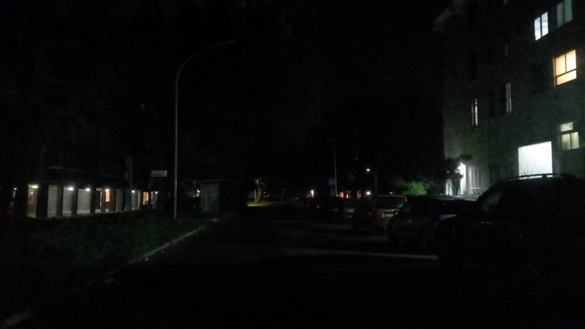 La luce che gioca a nascondino in via Sabbioncello - 