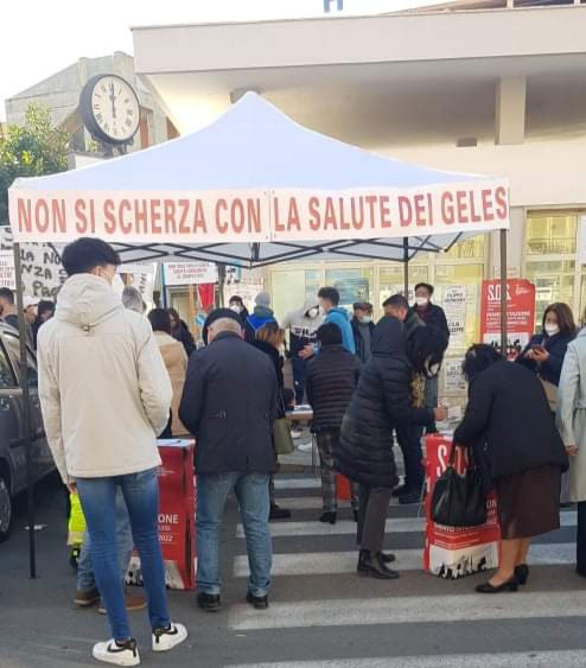 Quattrocento firme in tre ore: la città vuole un ospedale efficiente -