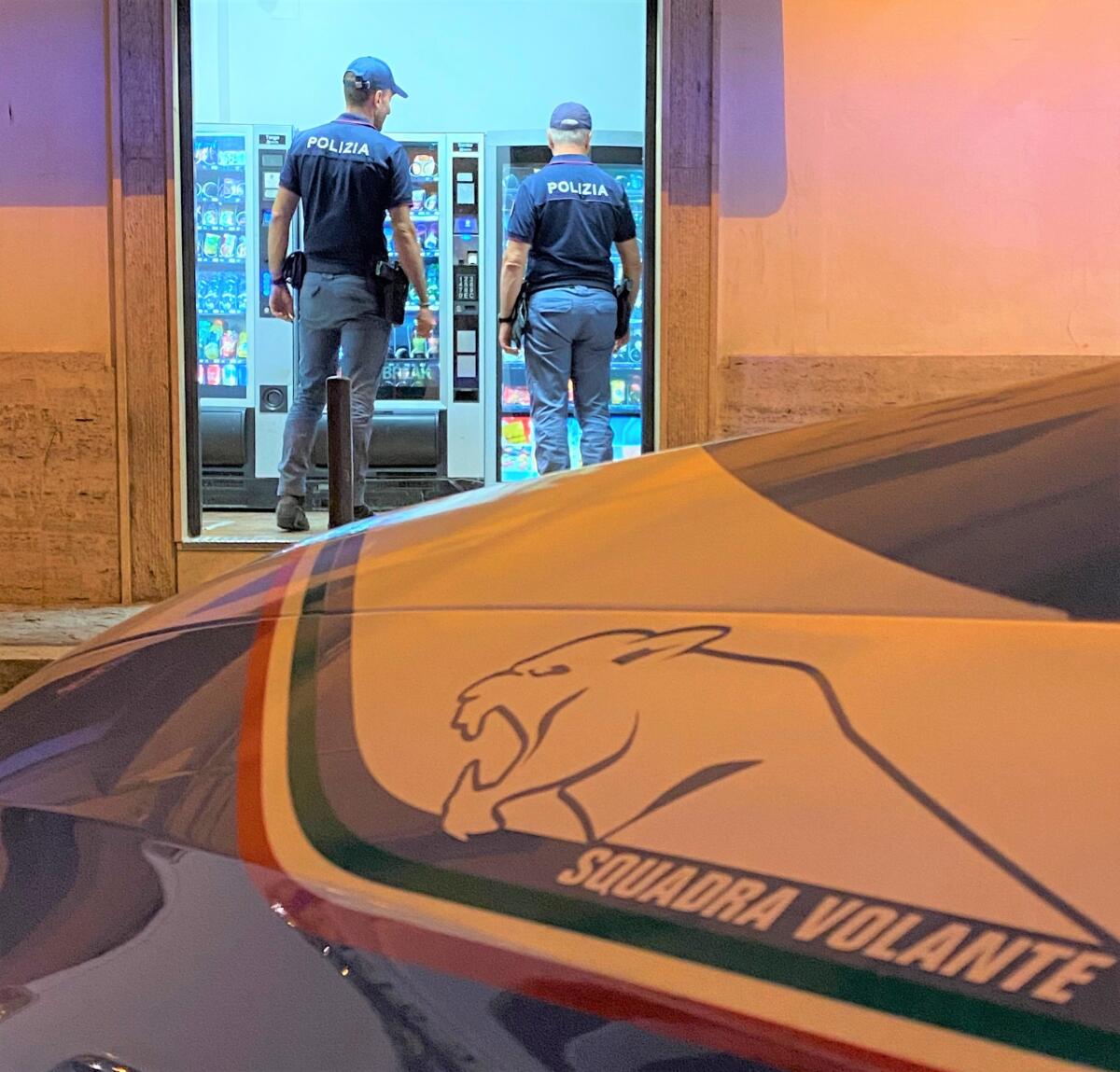 Caltanissetta, tre giovani sorpresi con hashish all’interno di un distributore h24 - 