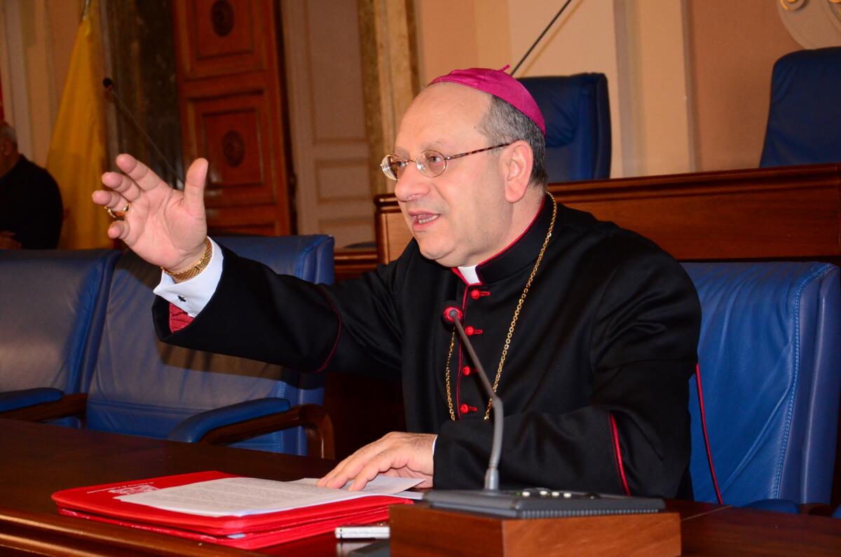 Il Vescovo Russotto difende la sanità accentrata a Caltanissetta - 