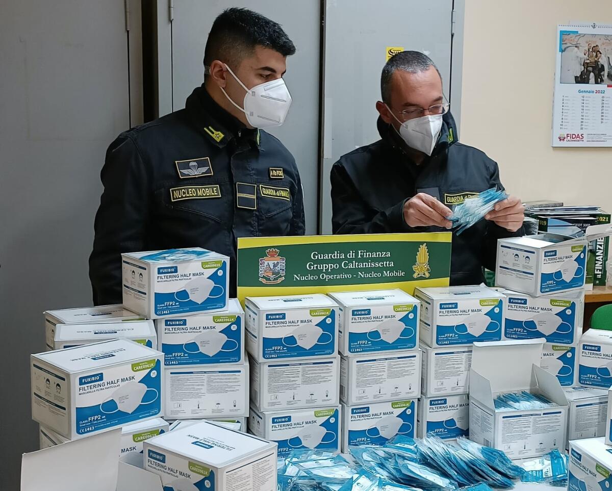 Mascherine per bimbi non conformi, sequestro della Guardia di Finanza -