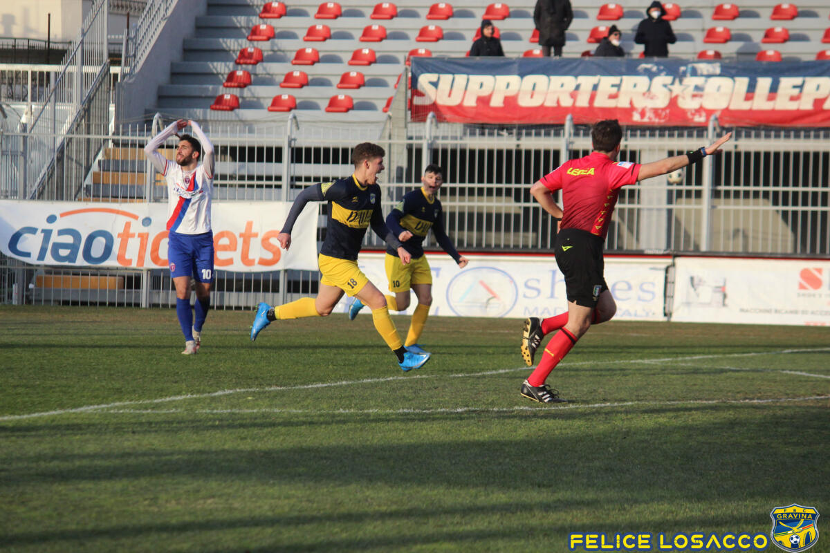 Rechichi, la gioia del gol al debutto con la maglia del Gravina in Serie D - 