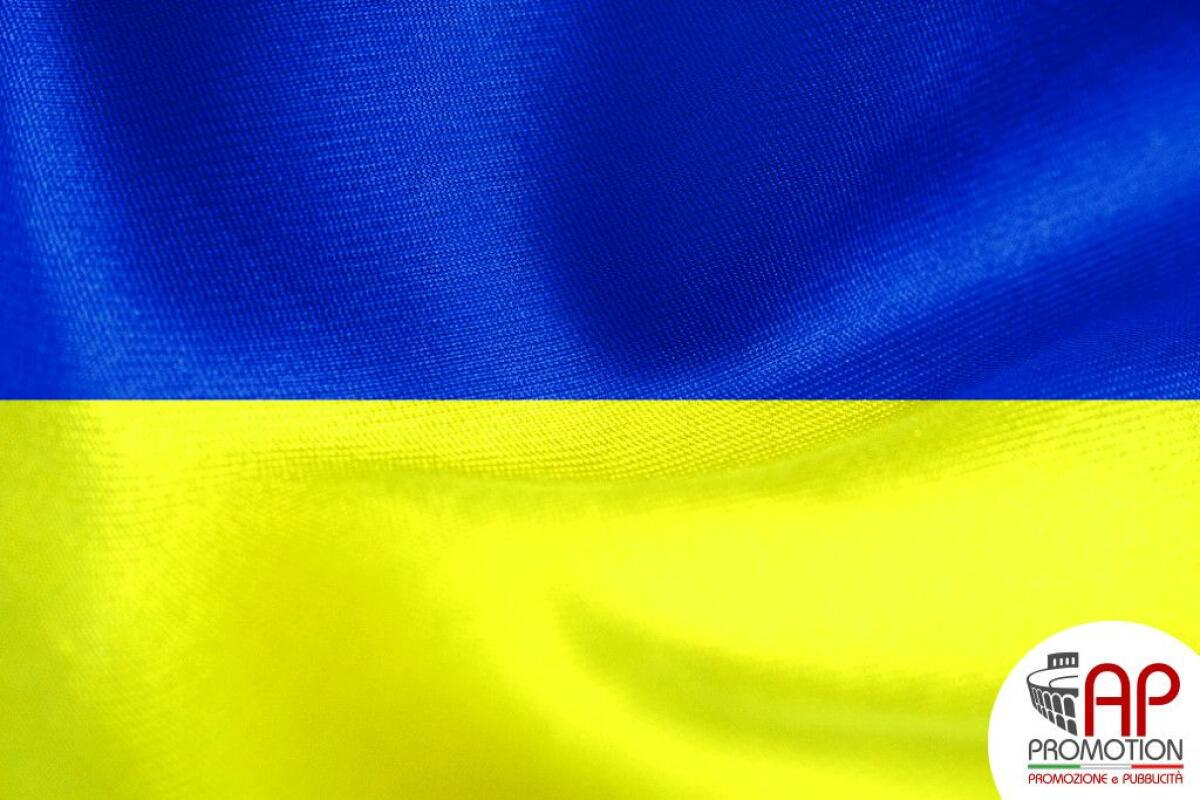 I Palazzi istituzionali si illuminano con i colori della bandiera ucraina - 