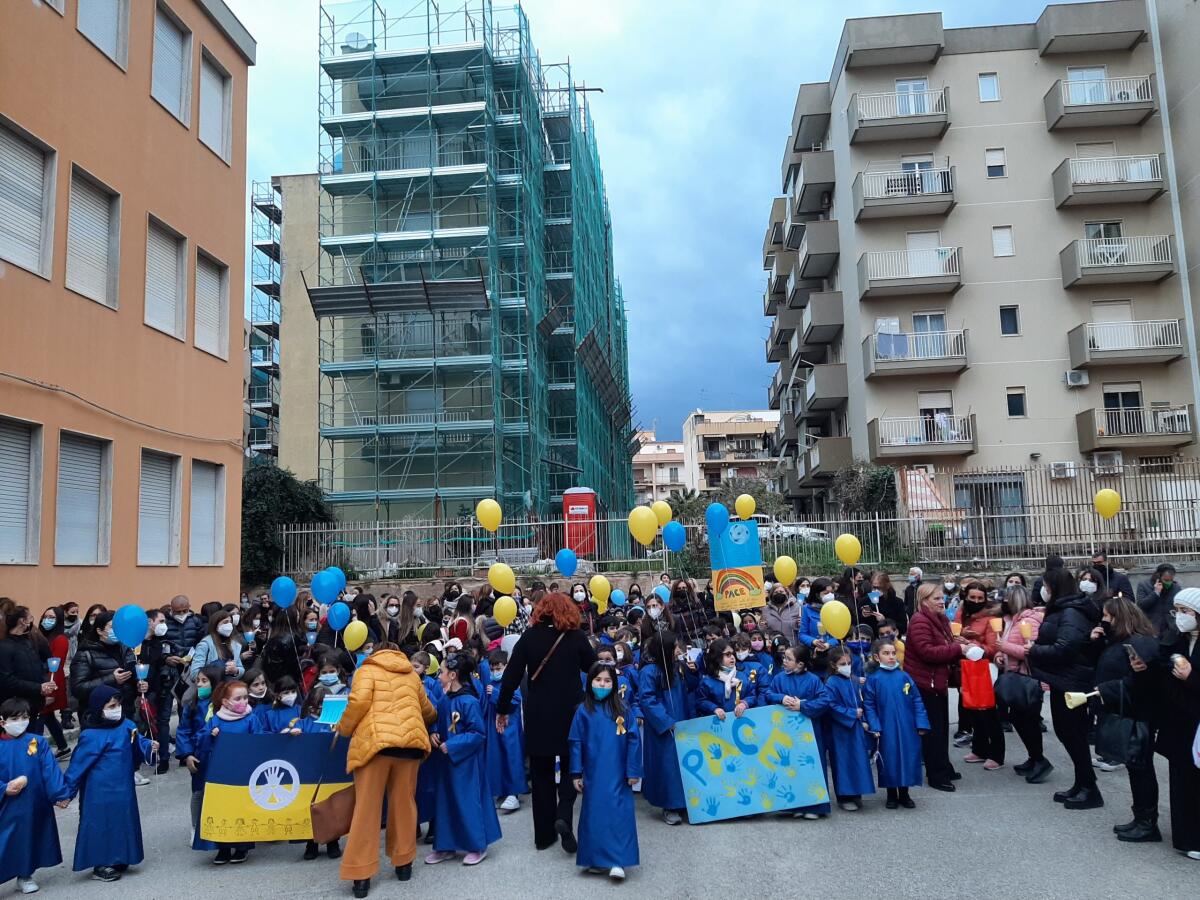 La marcia per la pace della scuola Capuana - 