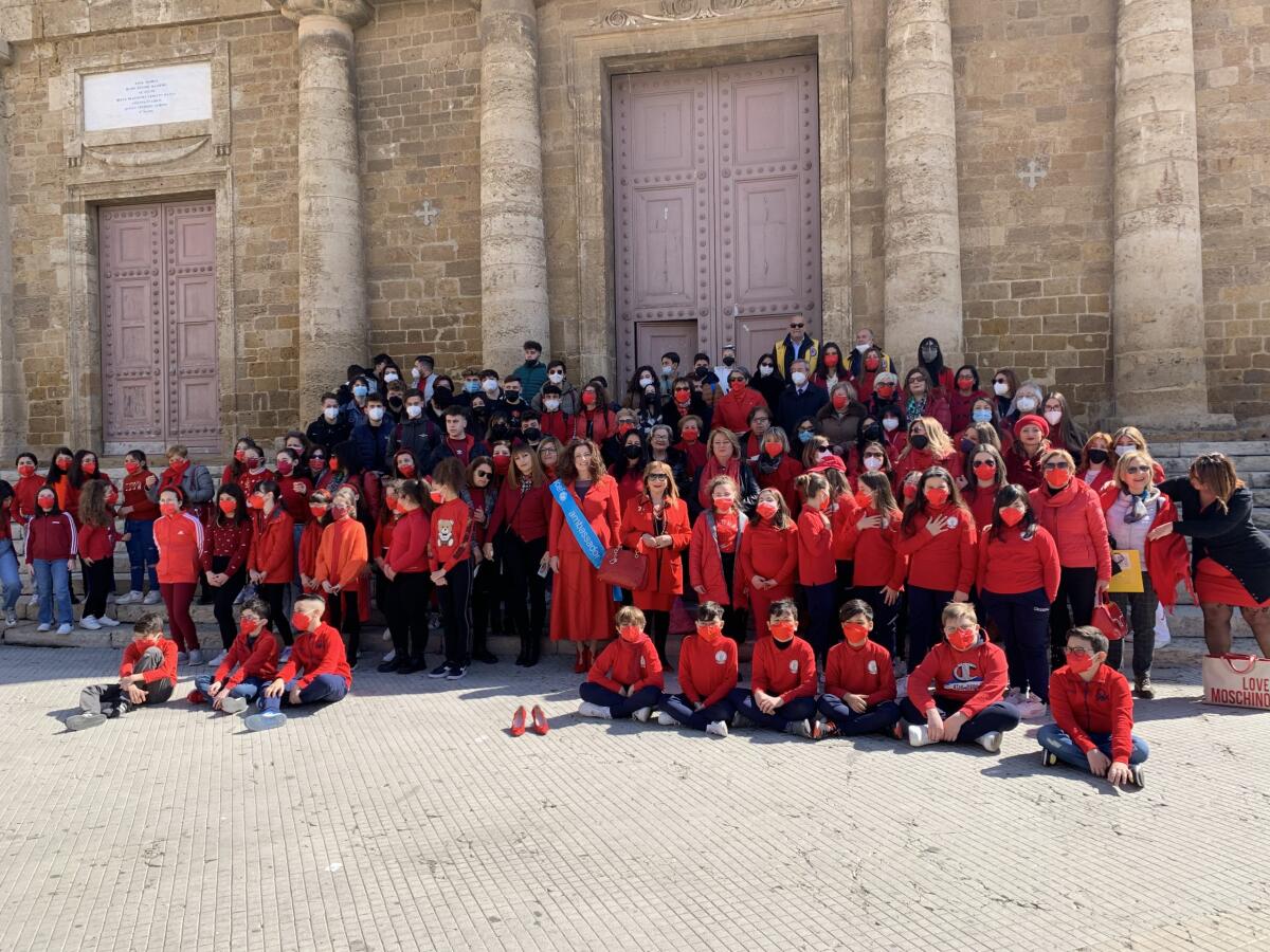 Flashmob in centro, #100donnevestitedirosso -