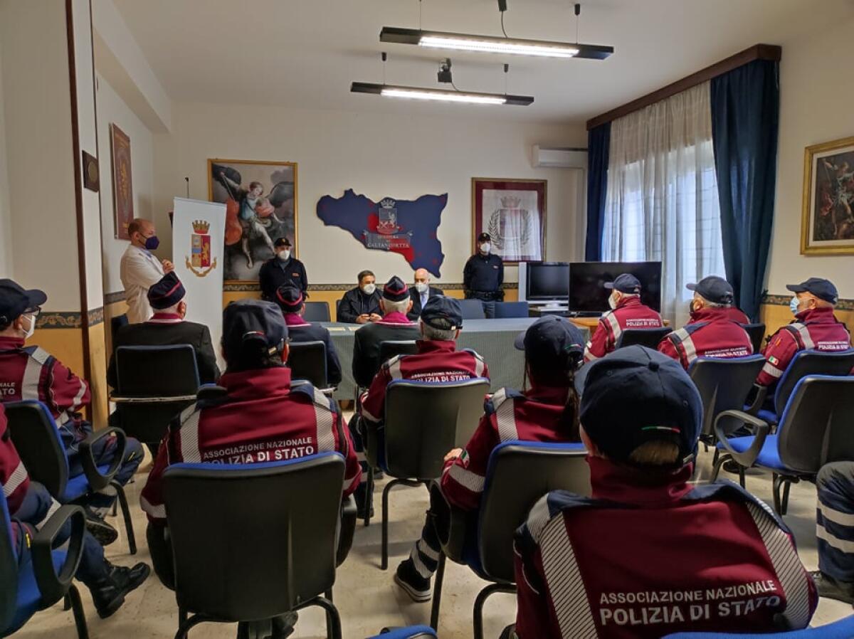 Il Questore riceve i volontari dell'Associazione nazionale Polizia - 