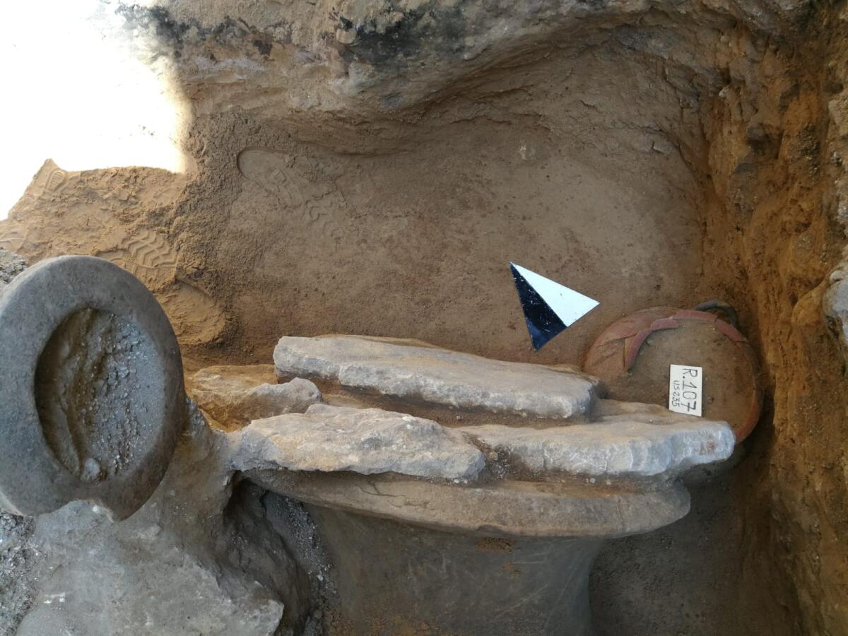 Altri reperti affiorano dalla necropoli di via di Bartolo - 