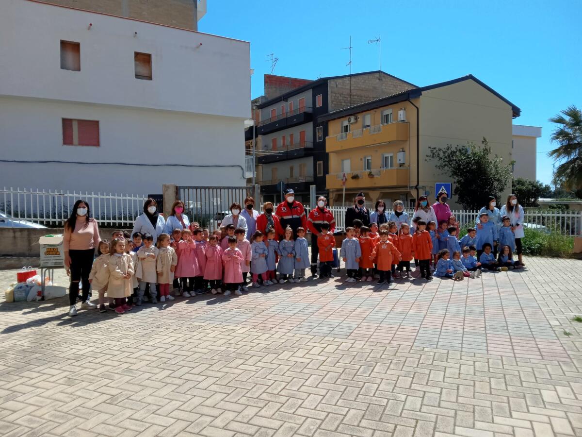 Plesso Rita Levi Montalcini e Associazione nazionale Carabinieri uniti in aiuto ai bimbi ucraini - 